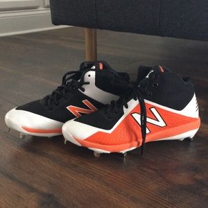 NWOT Mens New Balance Baseball Cleats (Black/Orange)